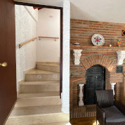 Ferienwohnung MITTE - Wohnzimmer - Treppe zum Aussichtsturm