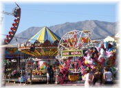 Fuengirola - Feria y Fiestas del Rosario im Oktober. Im Hintergrund die Sierra de Mijas.